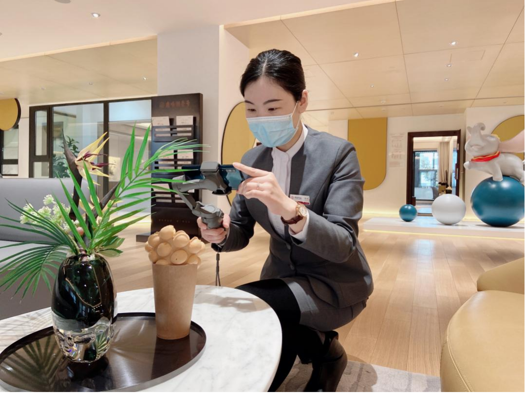 ����ʢ��I(y��)5.20�ؿ����������c΢Ц  ��һ�仨�_�ĕr�g